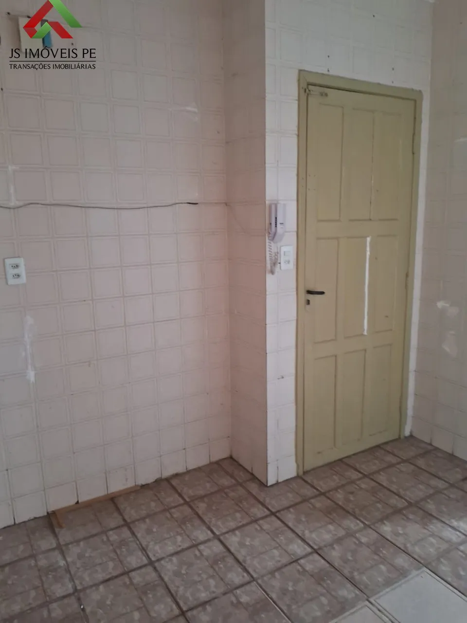 Imagem Apartamento à venda em Jaboatão dos Guararapes-PE, bairro Candeias, 2 quartos, 2 salas, 2 banheiros, 1 suíte, 70m² de área. Aproveite!