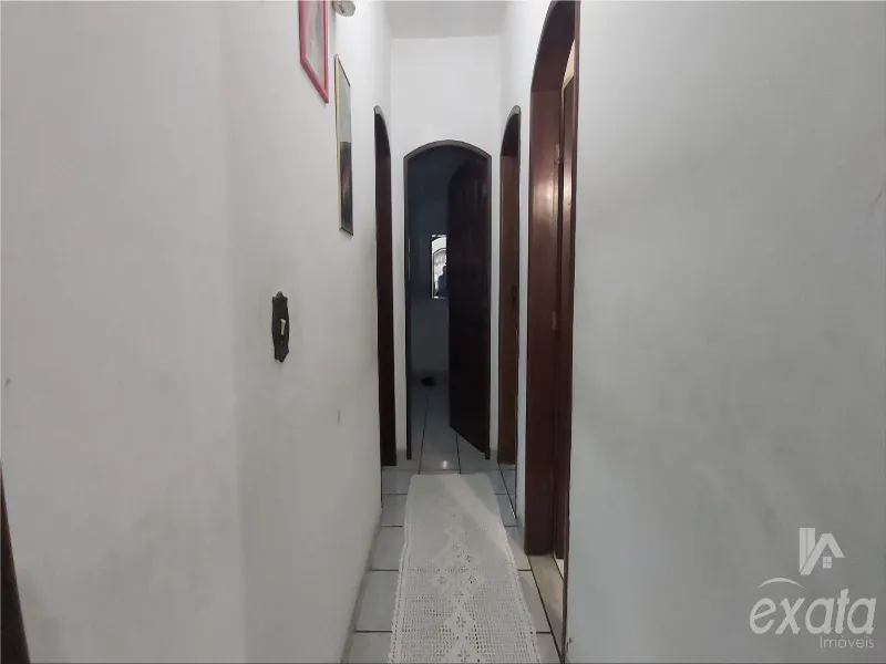 Imagem Manoel Plaza, casa com 3 quartos com 1 suite, sala e cozinha ampla, banheiro social, varandão, 3 vagas de garagem, terreno de 300 m²