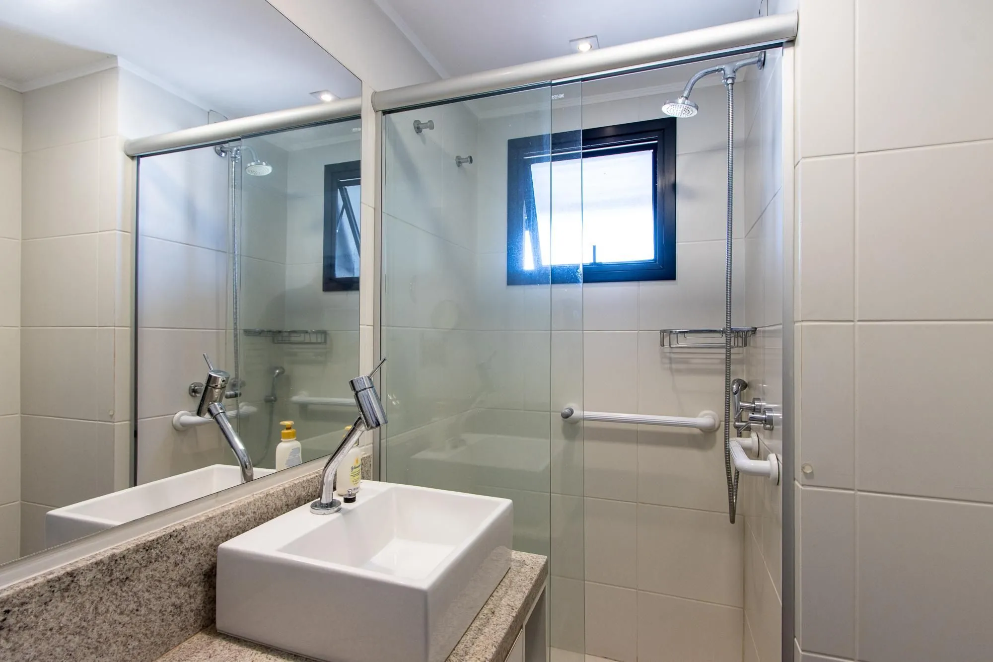 Imagem Apartamento com 2 quartos e 65m² à venda em Tristeza, Porto Alegre.