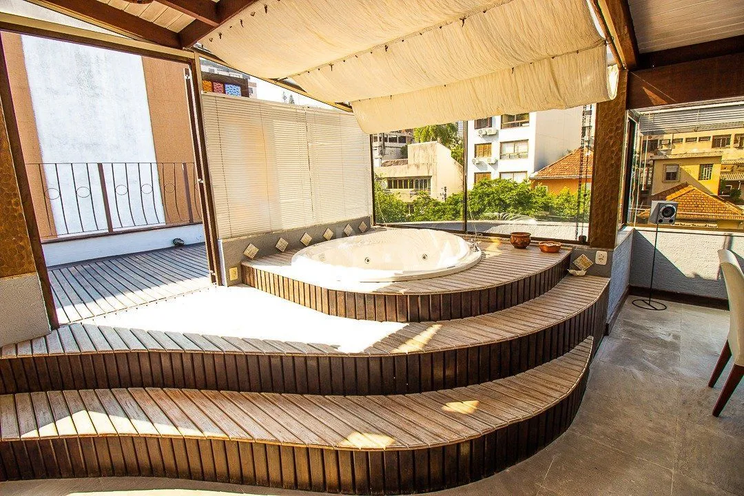 Imagem Cobertura para Venda - 116.36m², 2 dormitórios, sendo 1 suites, 1 vaga - Petrópolis