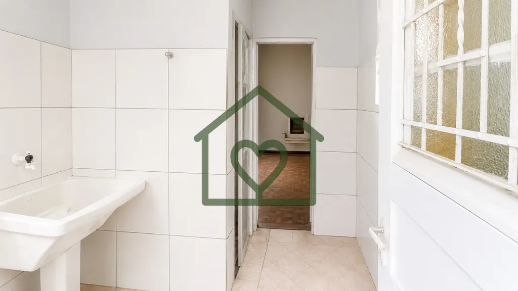 Imagem Casa em alvenaria, próxima à 24 de outubro no coração do Bairro Auxiliadora, com a seguinte comp...
