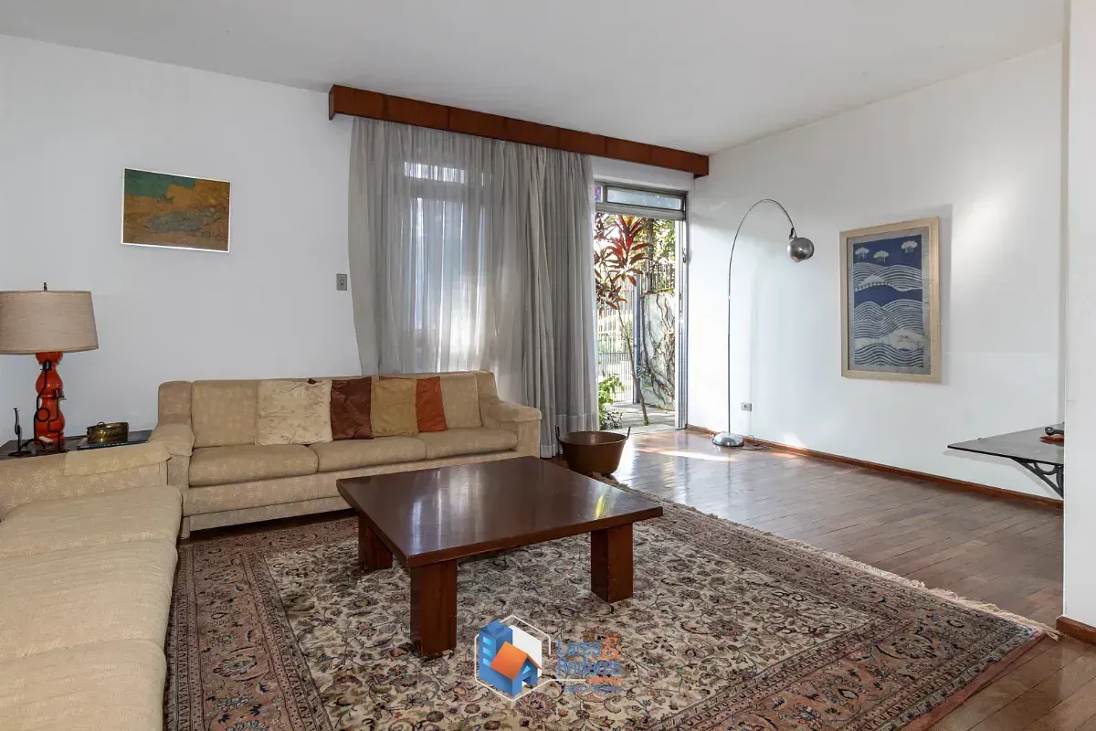 Foto do imóvel Sobrado para venda em Moema com 5 quartos, sendo 1 suíte, 209m² em Rua Doutor José Cândido de Souza