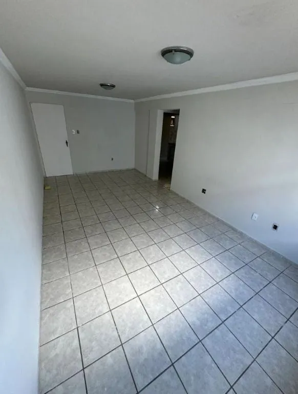 Imagem Apartamento amplo em Manaíra, com 4 quartos, suíte, dependência, 2 vagas, elevador e localização privilegiada perto da praia.