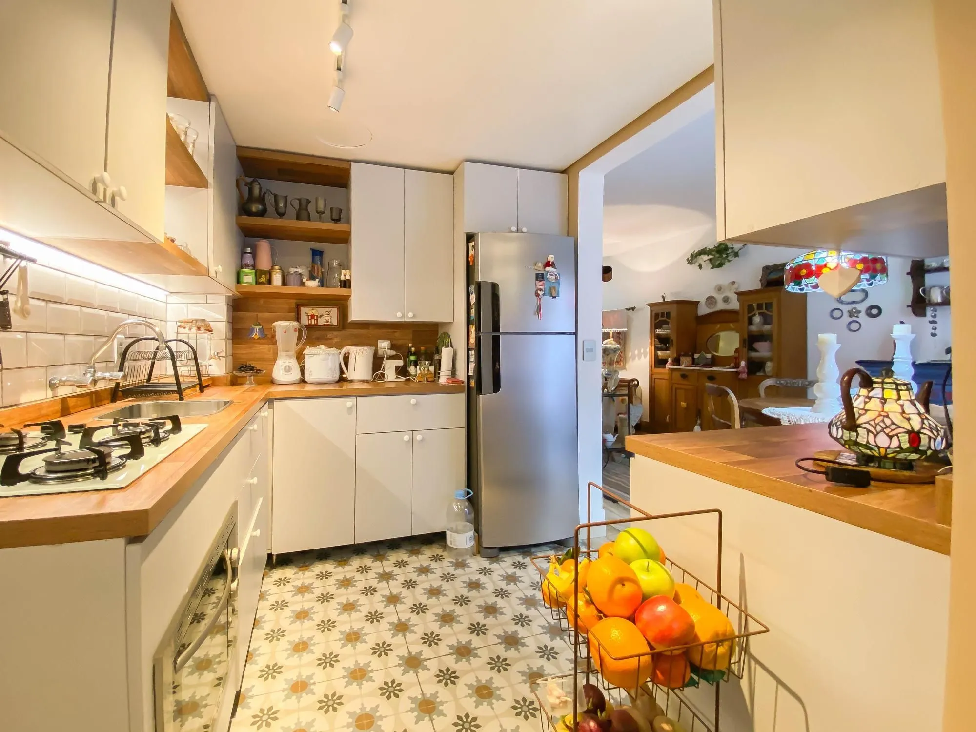 Imagem Casa semi-mobiliada à venda em condomínio fechado com 3 dormitórios e suíte