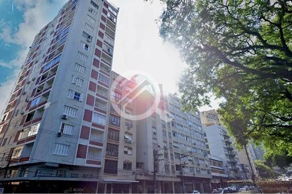 Imagem Apartamento de 42m² de área privativa, reformado, fundos, silencioso, possui 1 dormitório, amplo ...