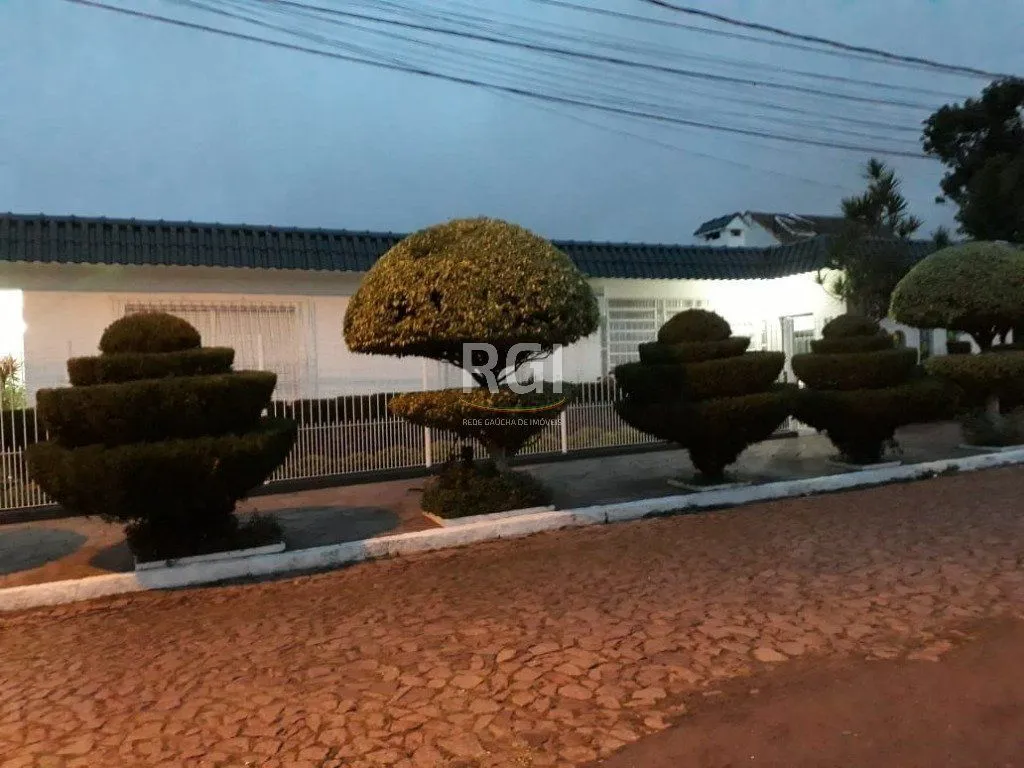 Imagem Casa para Venda - 197m², 3 dormitórios, 4 vagas - Sarandi