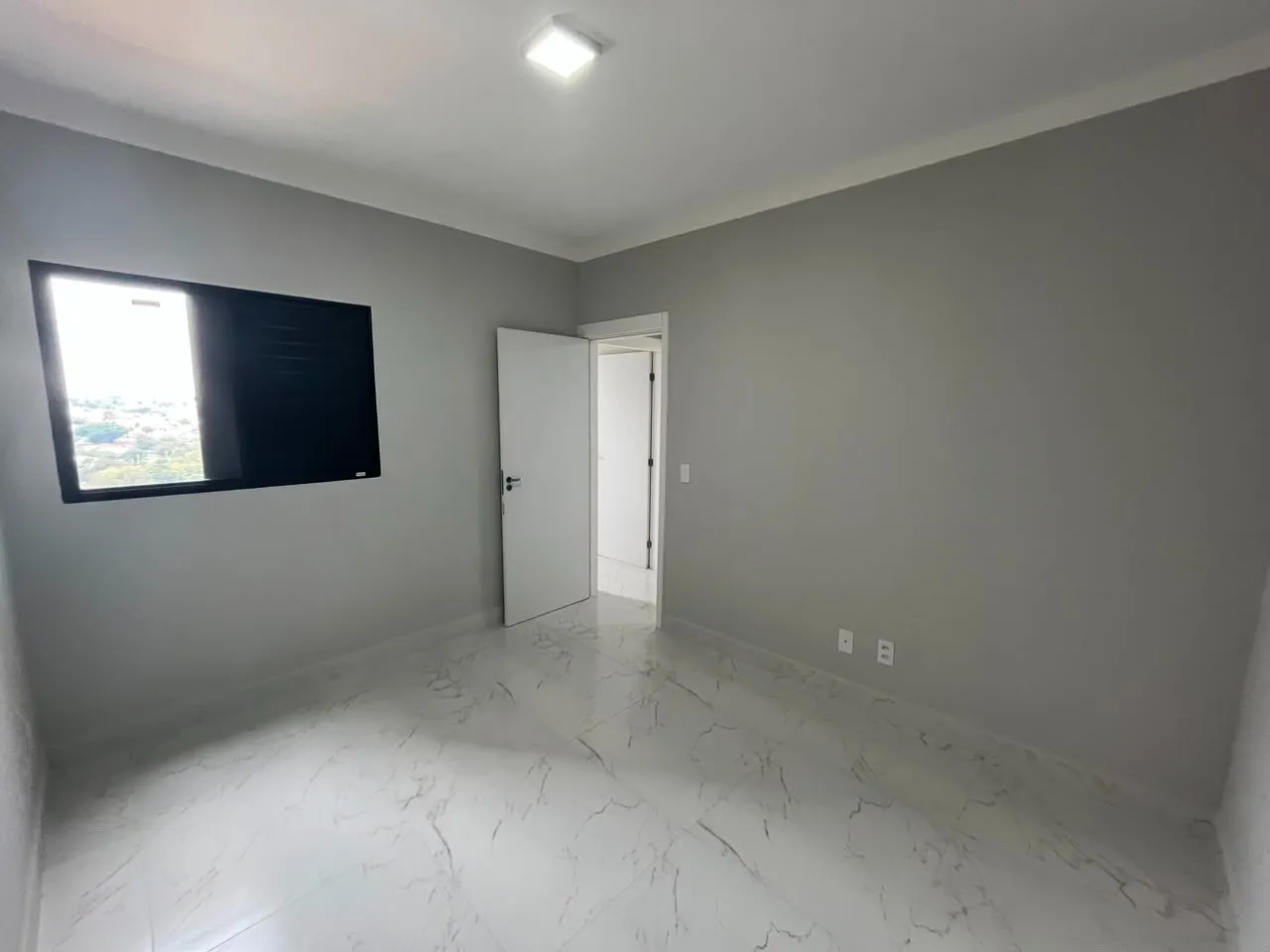Imagem Apartamento à venda no Mirante Ipanema, Caguassu, com 46m², 2 quartos, varanda, andar alto, piscina e lazer completo. Aceita financiamento e FGTS.