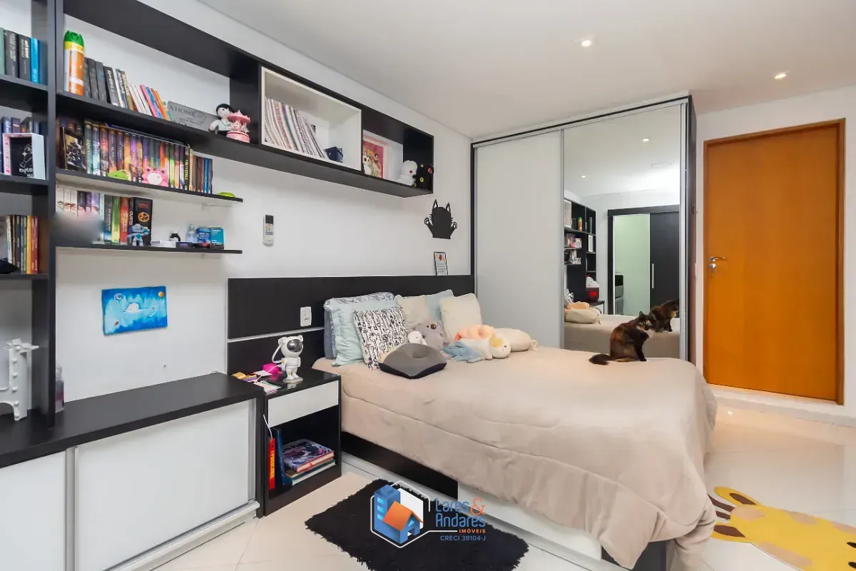 Imagem Casa para venda em Parque São Domingos com 4 quartos, sendo 2 suítes, 210m²