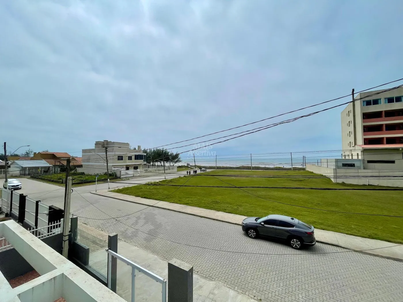 Imagem Excelente Sobrado novo à venda em Capão da Canoa/RS - Vista para o mar
