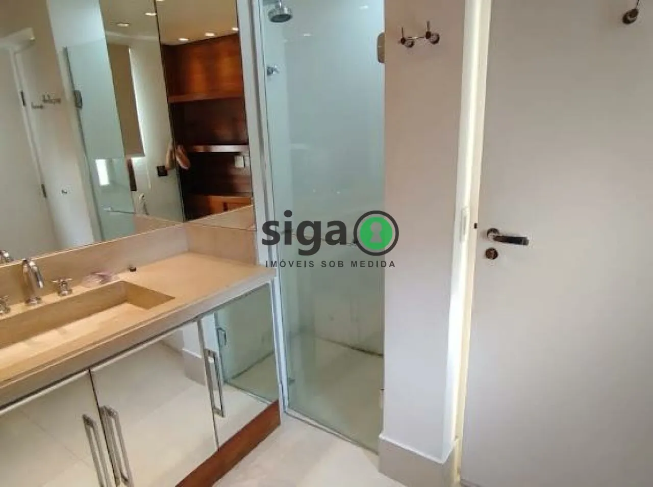 Imagem Apto para locação no bairro Cerqueira Cesar, com 2 suites, 2 vagas, para locação. SEMI MOBILIADO