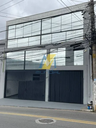 Imagem Galpão Corporativo com Pé-Direito Alto e Estrutura Completa