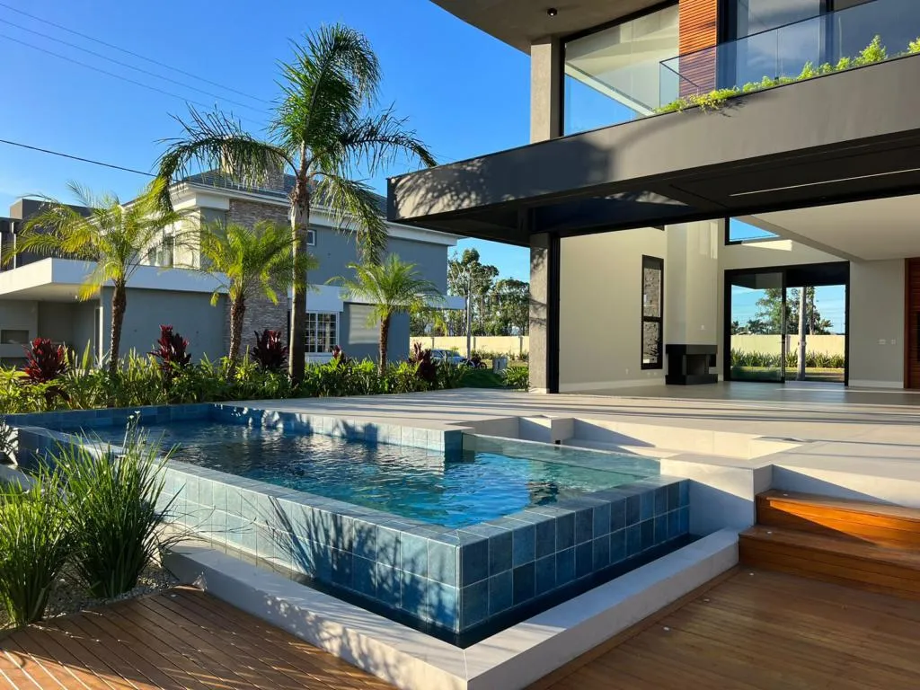 Imagem Sobrado 5 Dormitórios - Bairro --