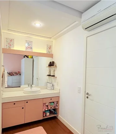 Imagem Apartamento situado em área nobre do centro, em localização privilegiada em Florianópolis! Próx...