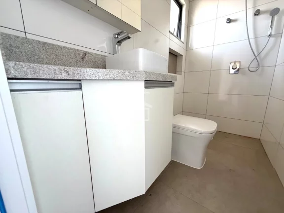 Imagem Casa Geminada à venda no Bairro Santo Antônio, por 650 mil