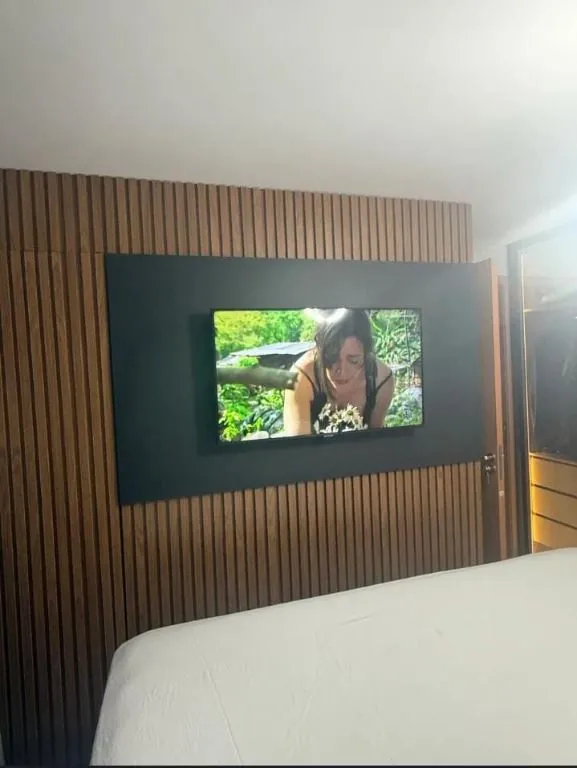Imagem Apartamento mobiliado no Bessa, 3 quartos com suíte, climatizado, varanda, garagem e a apenas 200 metros da praia.