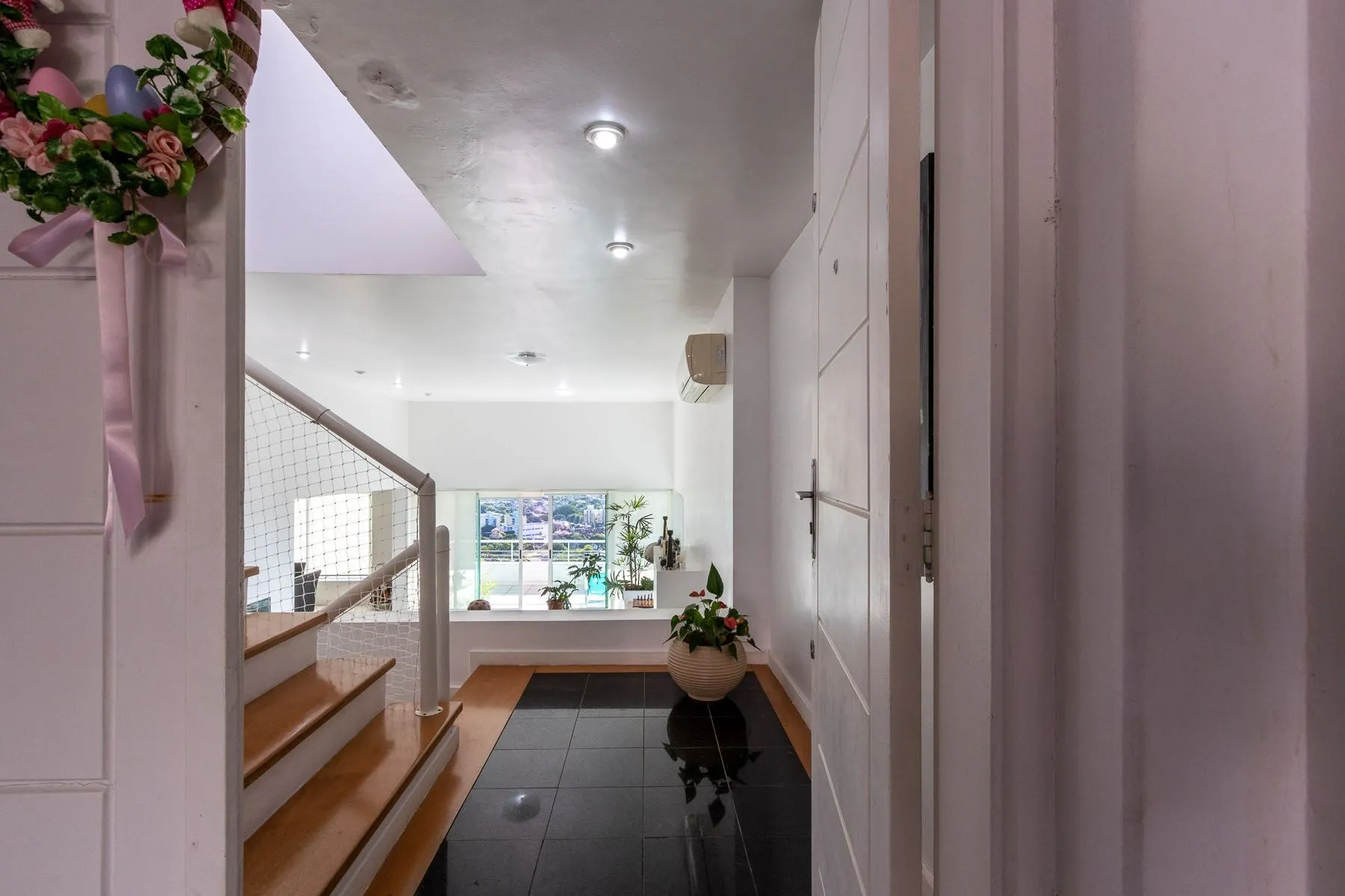Imagem Casa para Venda - 470m², 3 dormitórios, sendo 1 suites, 6 vagas - Nonoai