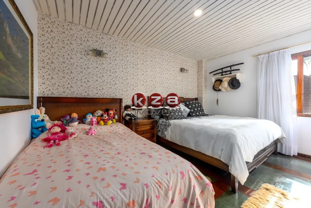Imagem Imperdível: Casa de luxo à venda em Campos do Jordão-SP, bairro Manancial, 5 quartos, 5 suítes, 3 salas, 6 banheiros, 4 vagas, 650m²