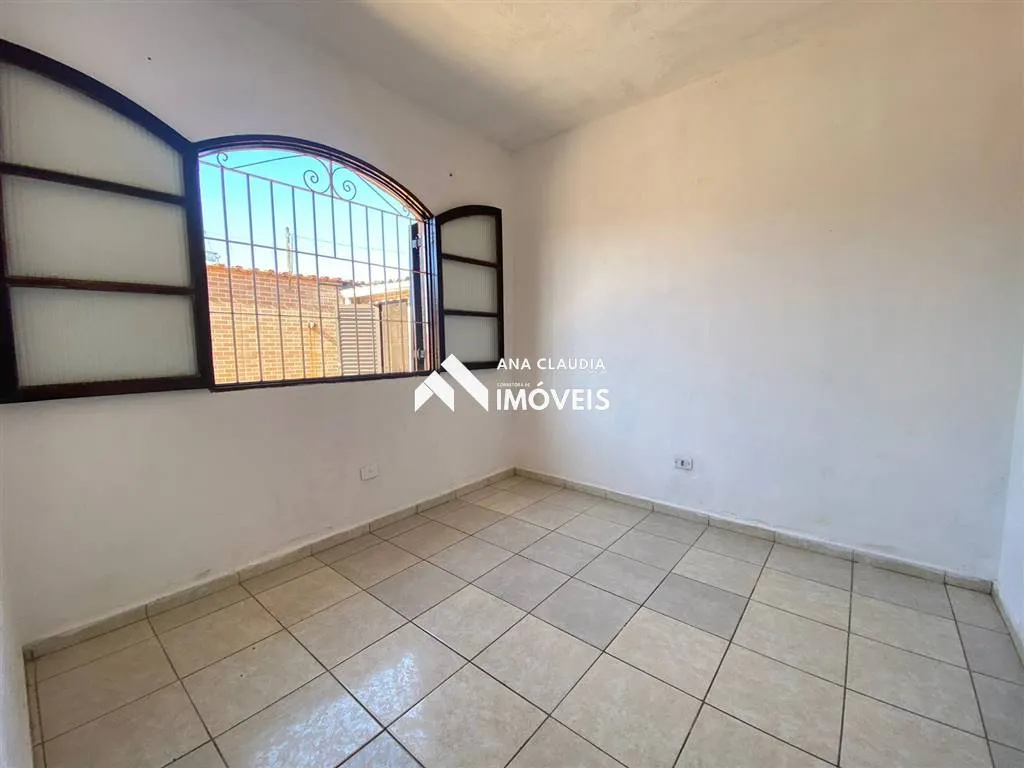 Imagem Casa a Venda Lote inteiro com picina.