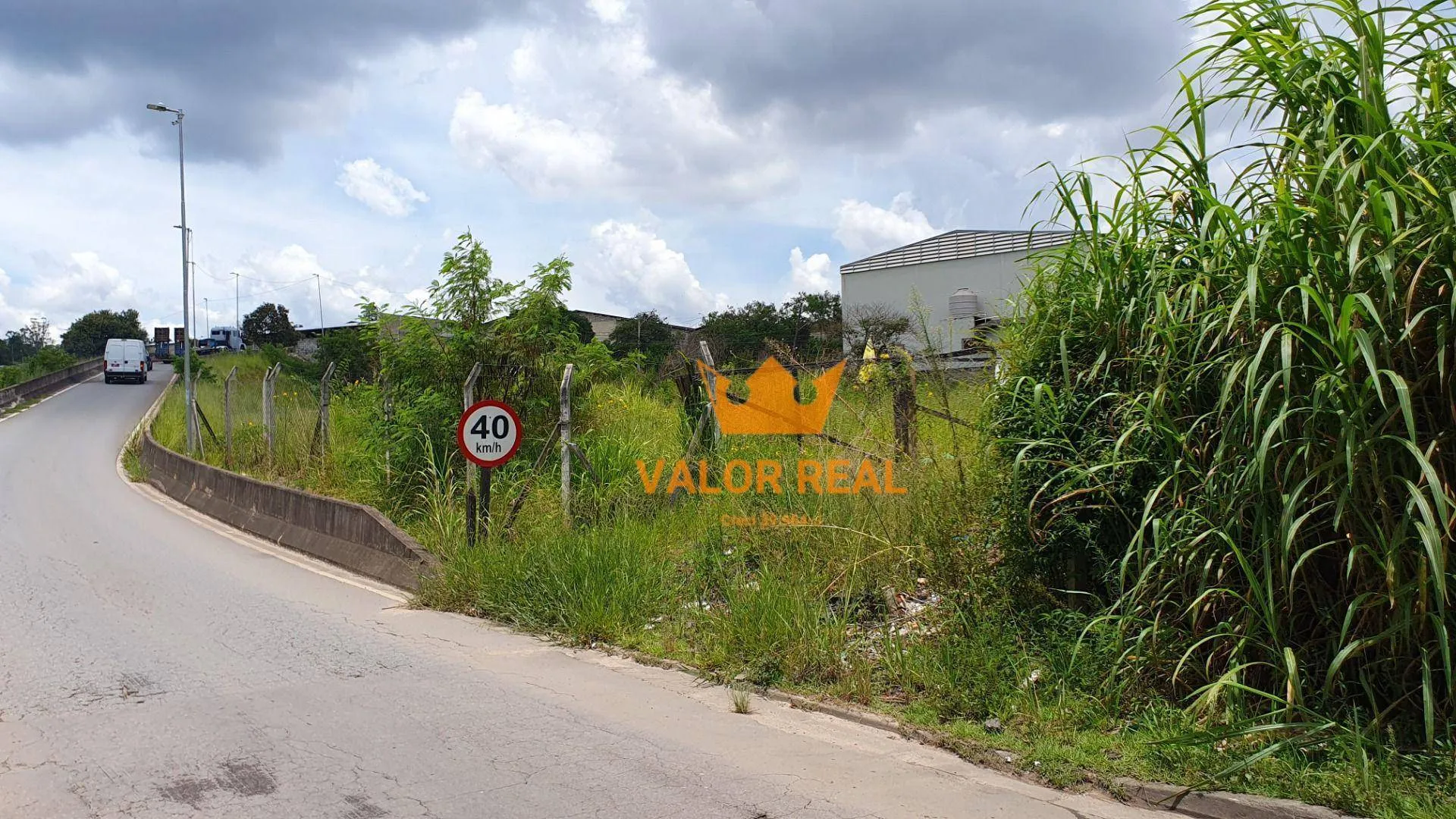 Imagem Terreno Estratégico à Venda ou Locação: Potencialize Seus Negócios na Marginal do Rio Jundiaí. Aceita permuta