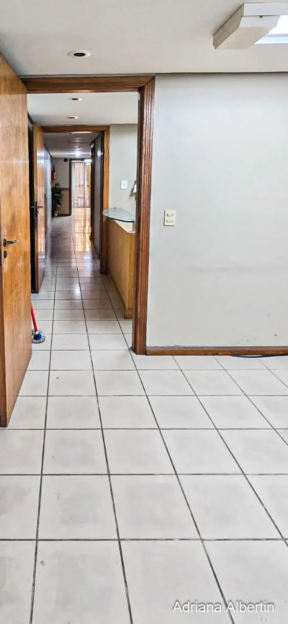 Imagem Prédio comercial com 239m²