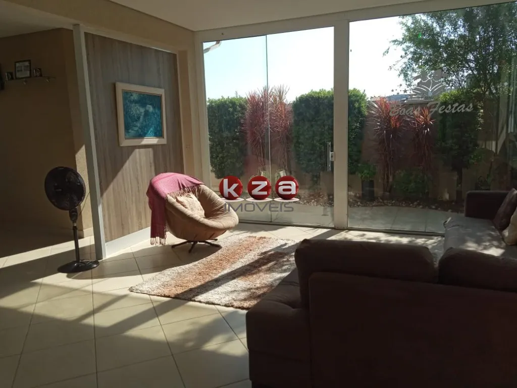 Imagem Imperdível oportunidade! Casa no condomínio Portal do Jequitibá à venda em Valinhos-SP, 3 suítes, 2 salas, 4 banheiros, 4 vagas de garagem e 278m².