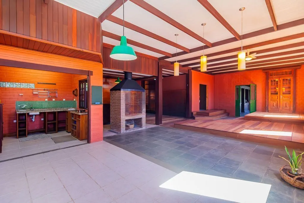 Imagem Casa de 3 dormitórios, no Bairro Ponta Grossa - Porto Alegre