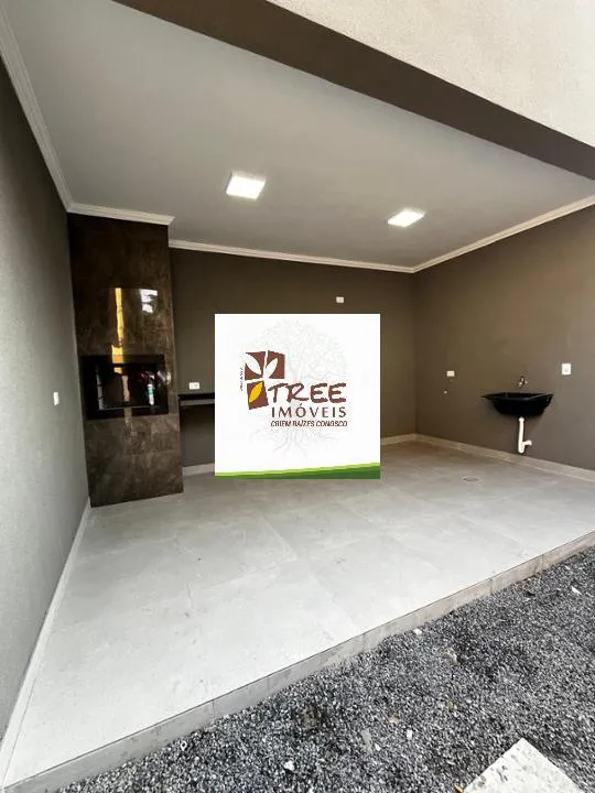 Imagem VENDA DE SOBRADO NO ARUJAMÉRICA, EM ARUJÁ/SP, 150m² com 3 quartos, suíte, sacada, sala ampla, copa, quintal, churrasqueira e 3 vagas. CONSULTE-NOS.