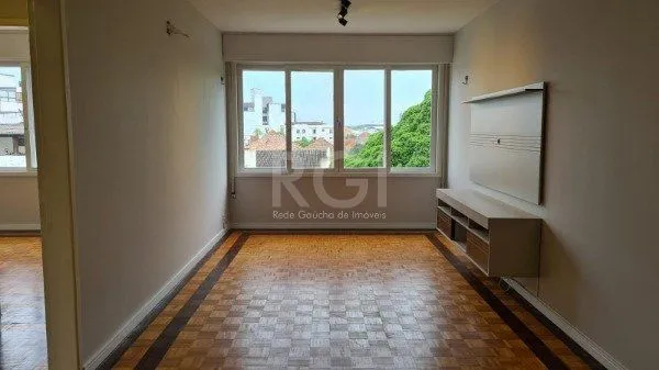 Imagem Apartamento 02 dormitórios com dependência e duas vagas no bairro São João.