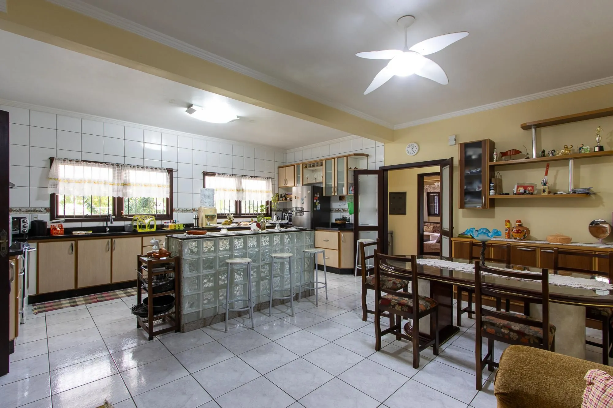 Imagem Casa Residencial ou Comercial, com 3 quartos (1 suite), 229m² privativos - Bairro Tristeza