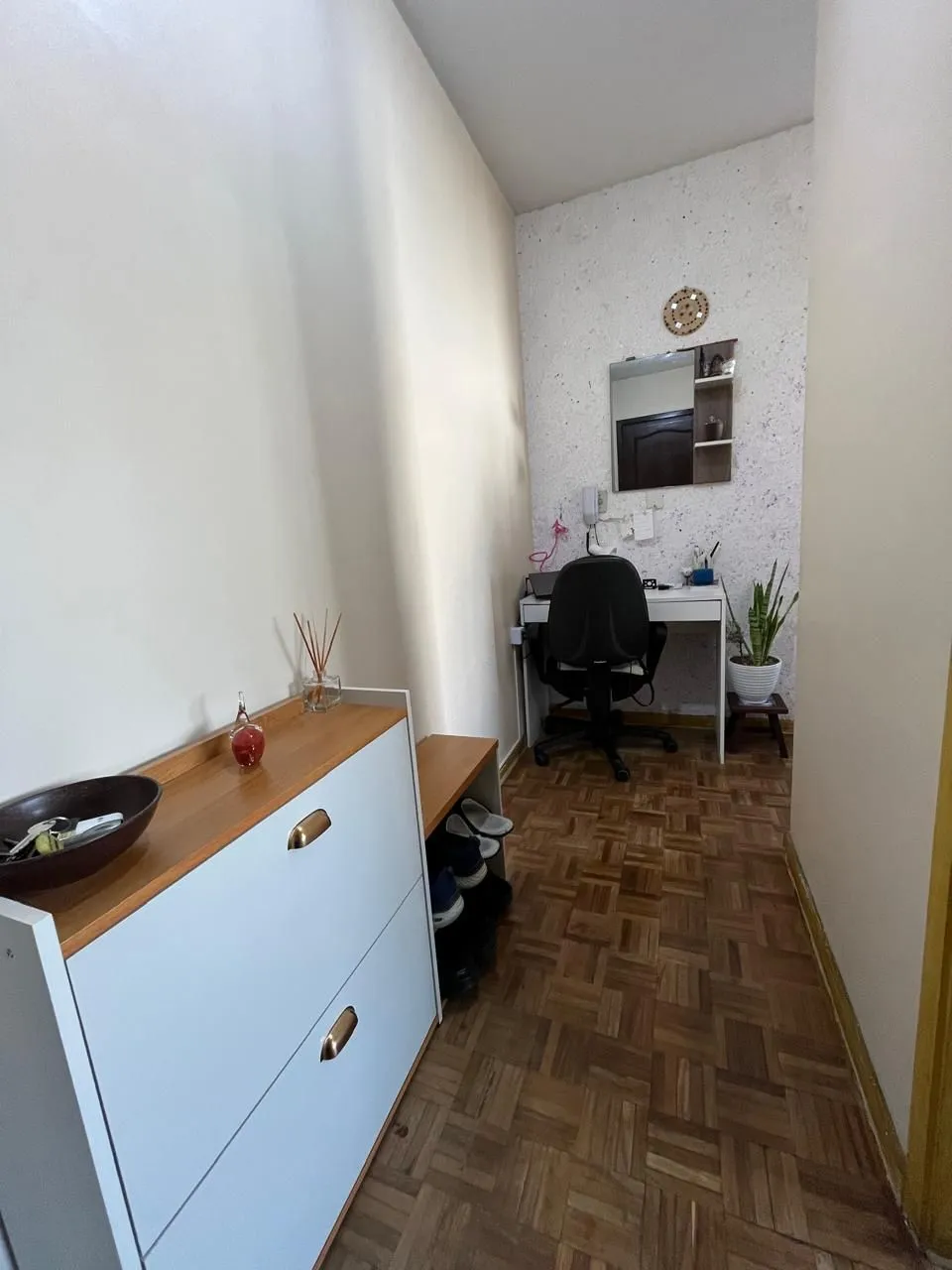 Imagem Apartamento 2 dormitórios, 1 vaga coberta no bairro Menino Deus.