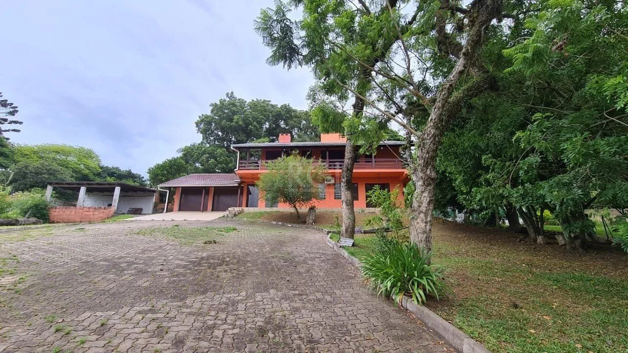 Imagem Sobrado para Venda - 200m², 3 dormitórios, sendo 1 suites, 3 vagas - Belém Novo
