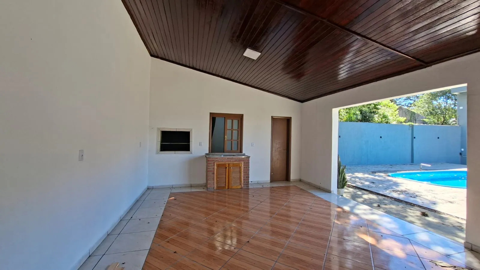 Imagem Casa impecável com suíte, piscina e espaço gourmet no Dom Feliciano - Centro de Viamão!