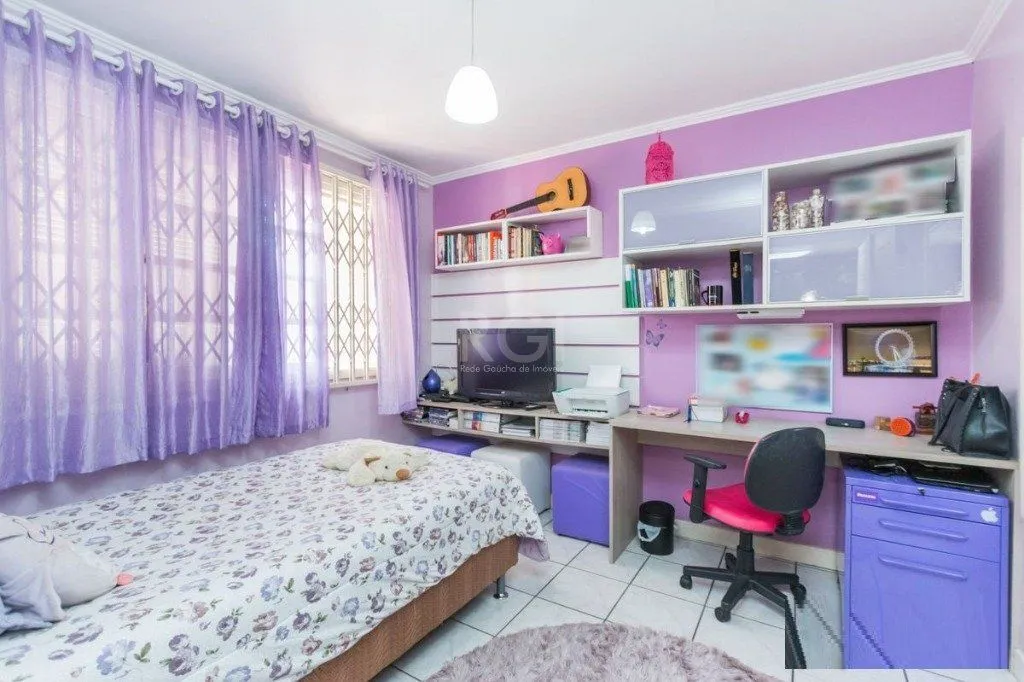 Imagem Casa para Venda - 258m², 3 dormitórios, sendo 1 suites, 4 vagas - Teresópolis