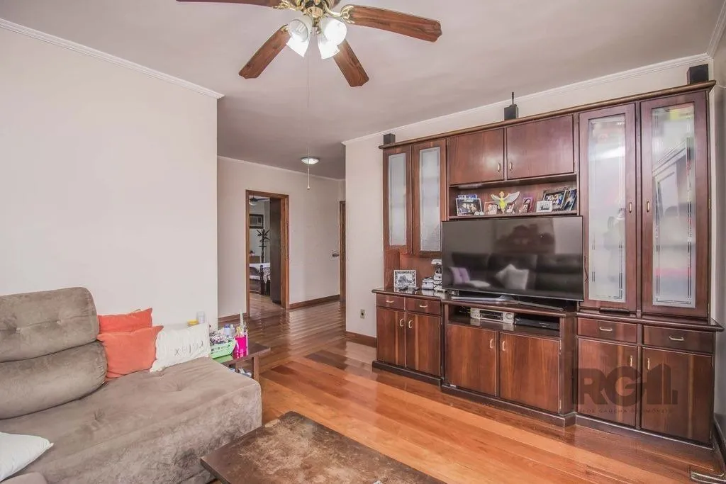 Imagem Casa de 329m² - 4 dormitórios, 1 suíte, 6 vagas no bairro Vila Jardim