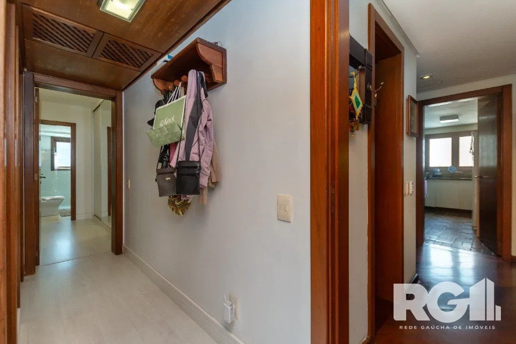 Imagem Apartamento Reformado! Com 3 dorm, sendo 1 suíte, 2 vagas na Rua Corte Real.