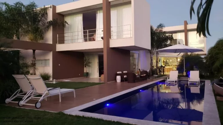 Imagem Casa alto padrão a venda em Busca Vida com 4 sites