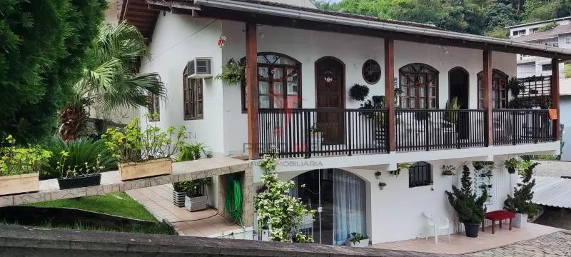 Foto do imóvel Casa 4 dormitórios 130m² 2 vagas Do Salto Blumenau/SC