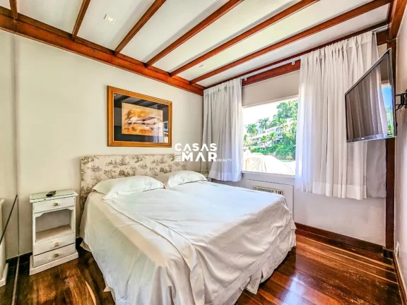 Imagem Casa de Luxo à Beira Mar em Angra dos Reis: 6 Suítes, 7 Salas, 950m² - Piscina, Churrasqueira e Deck Privativo