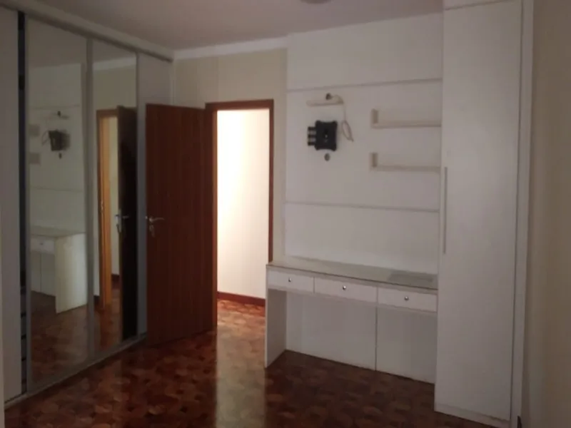 Imagem Imperdível: Casa à venda em Jardim das Laranjeiras, São Paulo-SP! 3 quartos, 2 suítes, 2 banheiros, 4 vagas de garagem, 250m².