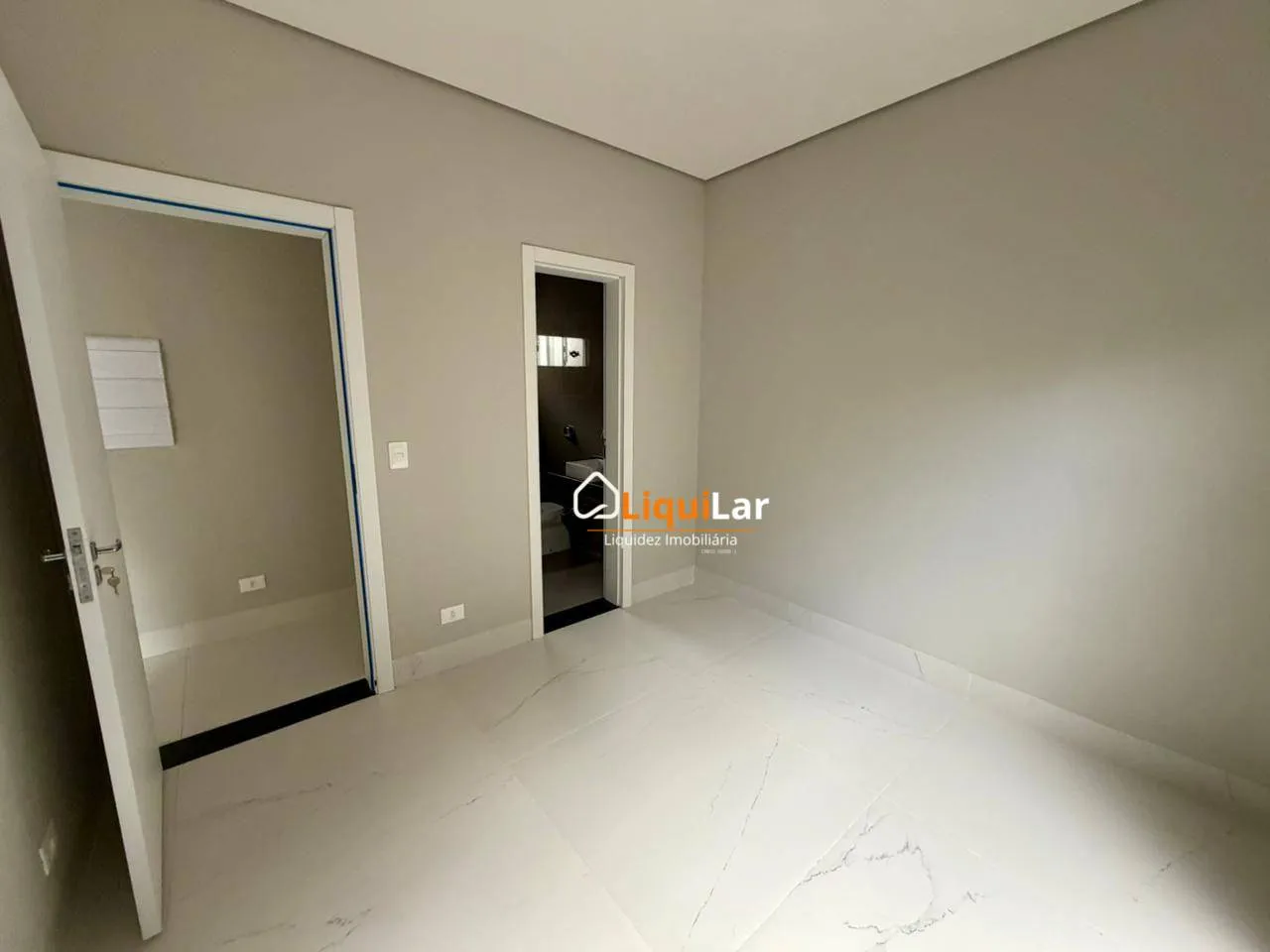 Imagem Casa à Venda no Bairro Tiradentes com 3 Quartos, Suíte e Área Gourmet Próxima à Lagoa Itatiaia