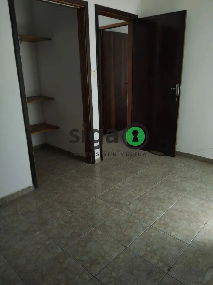 Imagem Sobrado com 4 suítes, terraço gourmet e garagem para 4 carros.