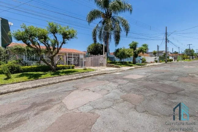 Imagem Casa térrea com área de lazer, 03 quartos sendo 02 suítes, no Santa Cândida em Curitiba PR