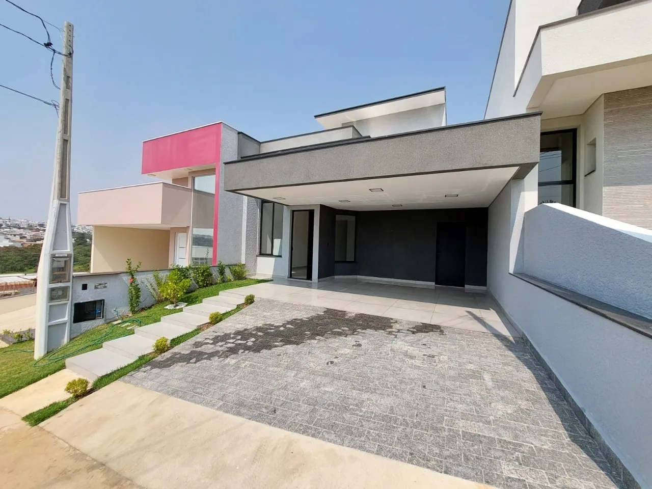 Imagem Impecável casa à venda em Sorocaba-SP, Wanel Ville: 3 quartos, 3 suítes, 145 m² de área, 4 banheiros e 2 vagas. Confira já!