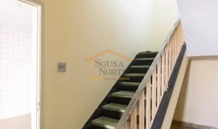 Imagem Sobrado espaçosa com 298m², 3 dormitórios, 2 banheiros e 3 vagas de garagem. Quintal na frente e ...