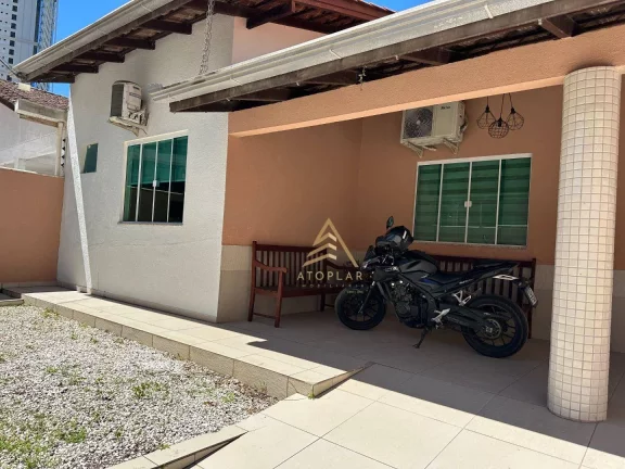 Imagem Casa com 3 dormitórios para alugar, 127 m² por R$ 7.657,95/mês - Centro - Itapema/SC