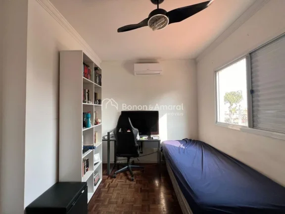 Imagem Excelente sobrado com 3 dormitórios, sendo 1 suíte localizada no piso superior, além de um corred...