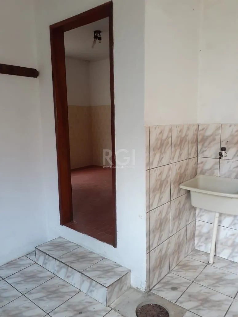 Imagem Casa para Venda - 80m², 2 dormitórios, 3 vagas - Belém Novo