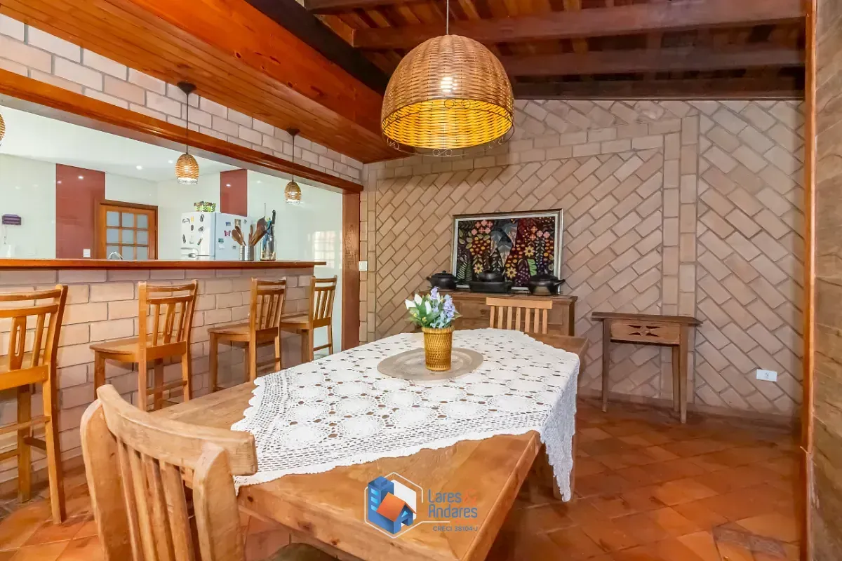 Imagem Sobrado para venda em Jardim Regina com 3 quartos, sendo 1 suíte, 224m²