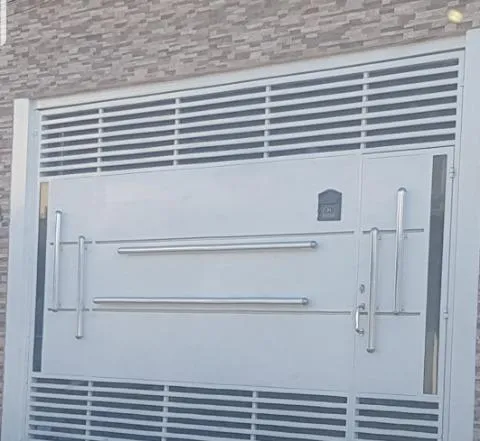 Imagem VENDA DE SOBRADO NO JARDIM PRESIDENTE DUTRA, EM GUARULHOS/SP, 300m² com 4 quartos, suíte, salão amplo e coberto e garagem para 02 autos. CONSULTE-NOS.