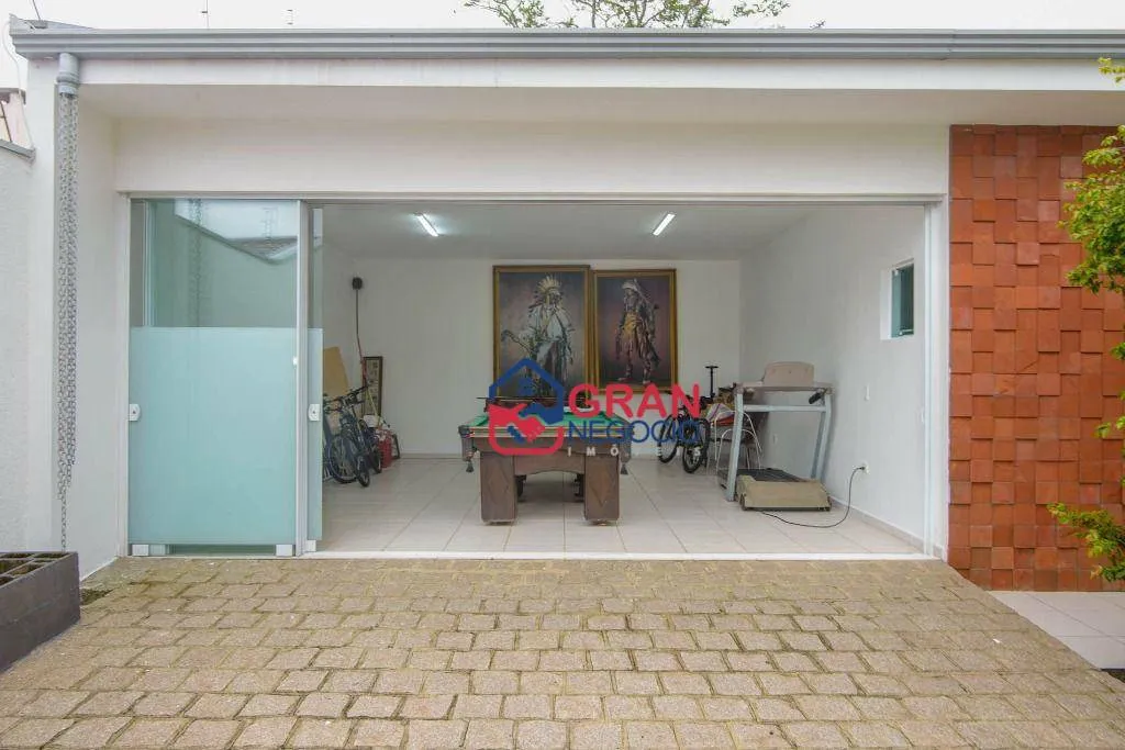 Imagem Casa de Alto Padrão à Venda - Santa Felicidade - Curitiba